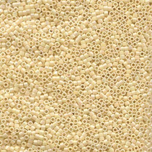 Miyuki Delica DB157  Beige Crema (opaco)